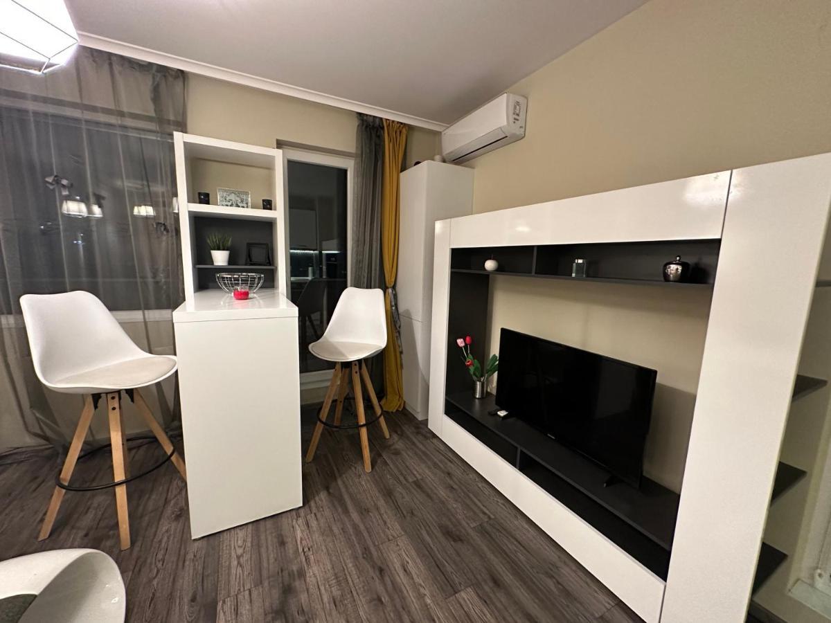 Uni Time Apartment By Lmg Sofia Exterior foto